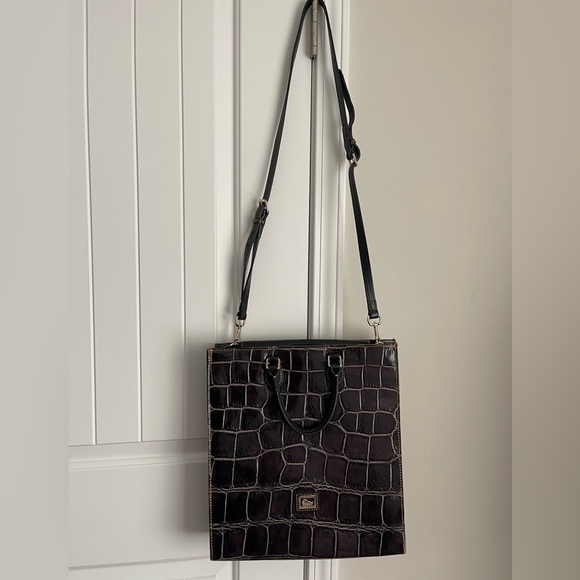 Dooney Burke plum purple leather adjustable removable, top handle handbag - Picture 5 of 7